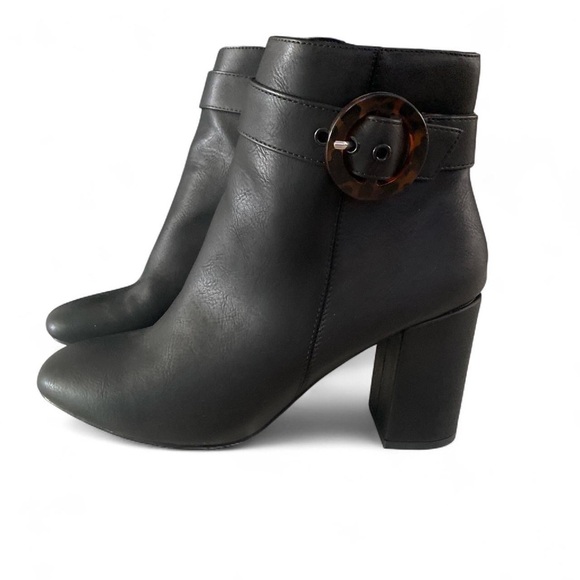MIA black ankles boots with tortoise shell buckle and block heel. Size 8 - Picture 1 of 7